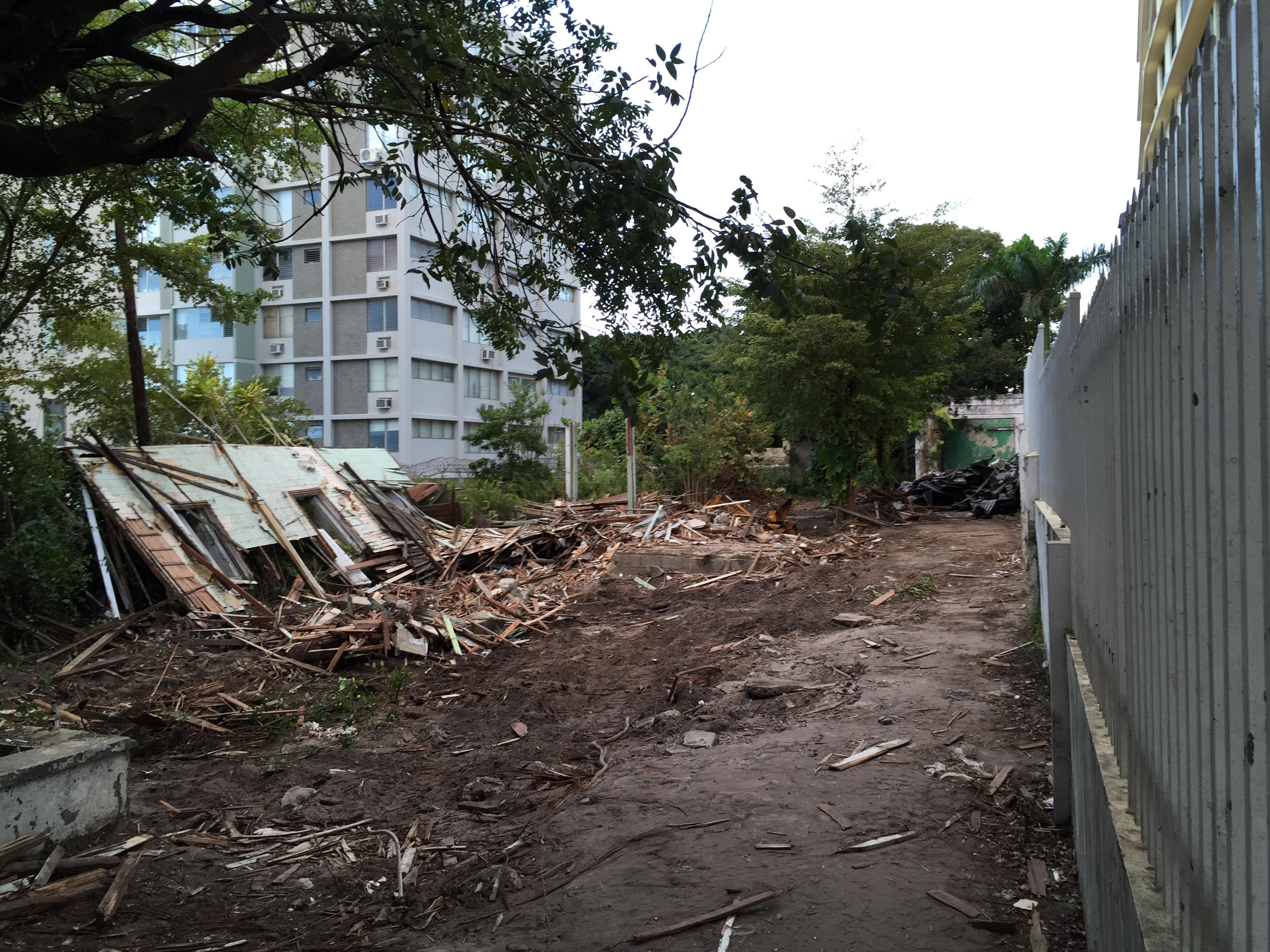 Demolición Casa en la Calle Cuevillas 557 - San Juan (Miramar) - 2015 00002